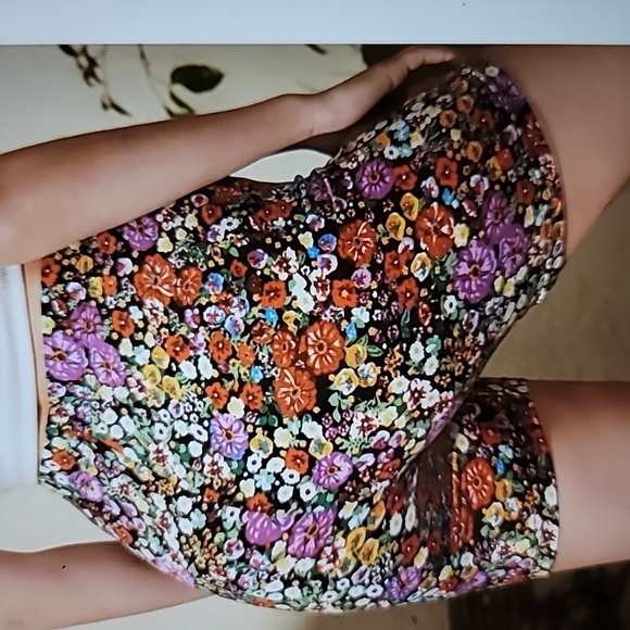 #65 Floral Stretch Activewear Shorts - Picture 8 of 10